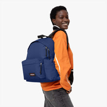Carica l'immagine nel visualizzatore di Gallery, Zaino Eastpak Day Pak'R Suit Blue 24L Porta PC 14” Resistente all’Acqua