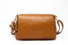 Carica l'immagine nel visualizzatore di Gallery, Borsa a Tracolla in Vera Pelle Cuoio Made in Italy - Crossbody Artigianale con Patta