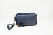 Carica l'immagine nel visualizzatore di Gallery, Pochette Uomo in Vera Pelle Martellata a 3 Scomparti con Zip Blu