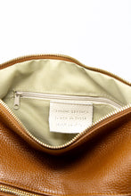 Carica l'immagine nel visualizzatore di Gallery, Borsa a Mano e Spalla in Pelle Martellata Cuoio - Hobo Bag Artigianale Made in Italy