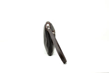 Carica l'immagine nel visualizzatore di Gallery, Pochette Uomo in Vera Pelle Martellata da Polso Piatta con Zip Testa di Moro