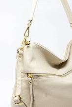 Carica l'immagine nel visualizzatore di Gallery, Borsa a Mano e Spalla in Pelle Martellata Panna - Hobo Bag Artigianale Made in Italy