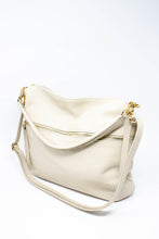 Carica l'immagine nel visualizzatore di Gallery, Borsa a Mano e Spalla in Pelle Martellata Panna - Hobo Bag Artigianale Made in Italy