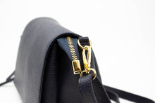 Carica l'immagine nel visualizzatore di Gallery, Borsa a Tracolla in Vera Pelle Blu Made in Italy - Crossbody Artigianale con Patta