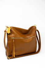 Carica l'immagine nel visualizzatore di Gallery, Borsa a Mano e Spalla in Pelle Martellata Cuoio - Hobo Bag Artigianale Made in Italy
