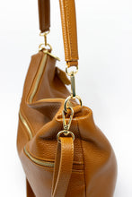 Carica l'immagine nel visualizzatore di Gallery, Borsa a Mano e Spalla in Pelle Martellata Cuoio - Hobo Bag Artigianale Made in Italy
