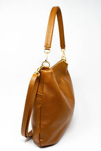 Carica l'immagine nel visualizzatore di Gallery, Borsa a Mano e Spalla in Pelle Martellata Cuoio - Hobo Bag Artigianale Made in Italy
