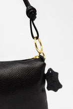Carica l'immagine nel visualizzatore di Gallery, Borsa a Spalla Nera in Vera Pelle - Made in Italy Artigianale
