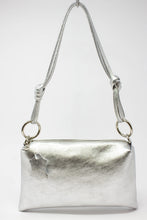 Carica l'immagine nel visualizzatore di Gallery, Borsa a Spalla Argento in Vera Pelle - Made in Italy Artigianale
