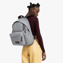 Carica l'immagine nel visualizzatore di Gallery, Zaino Eastpak Padded Pak'R Sunday Grey 24L Resistente all’Acqua
